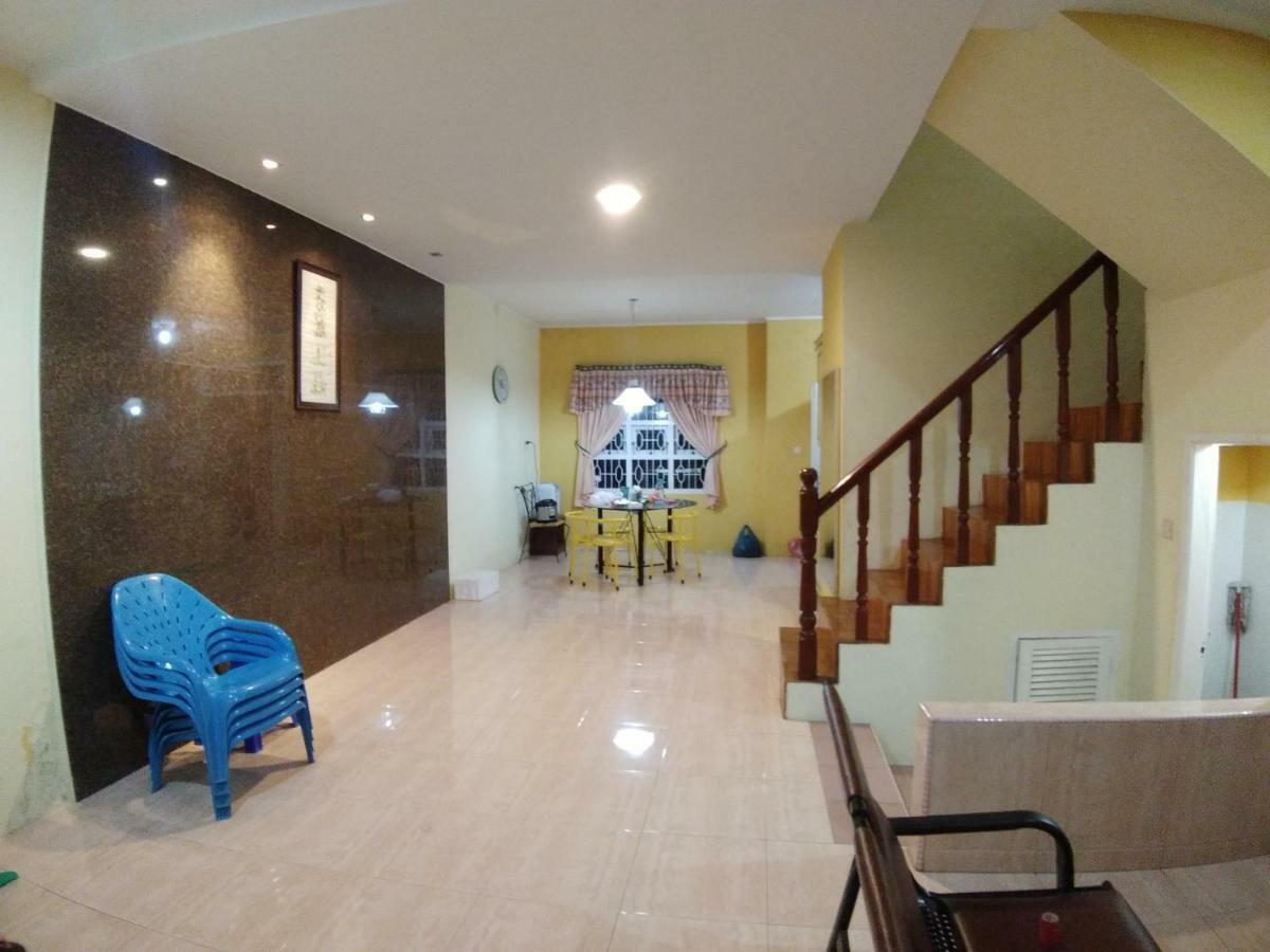 Villa Bukit Indah Brastagi / เบอราสตากี ภายนอก รูปภาพ