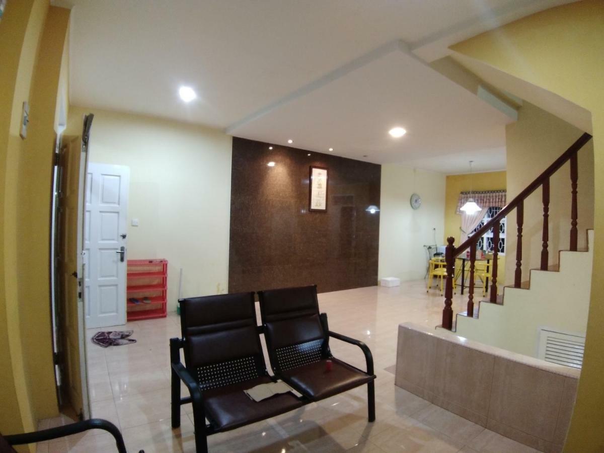 Villa Bukit Indah Brastagi / เบอราสตากี ภายนอก รูปภาพ
